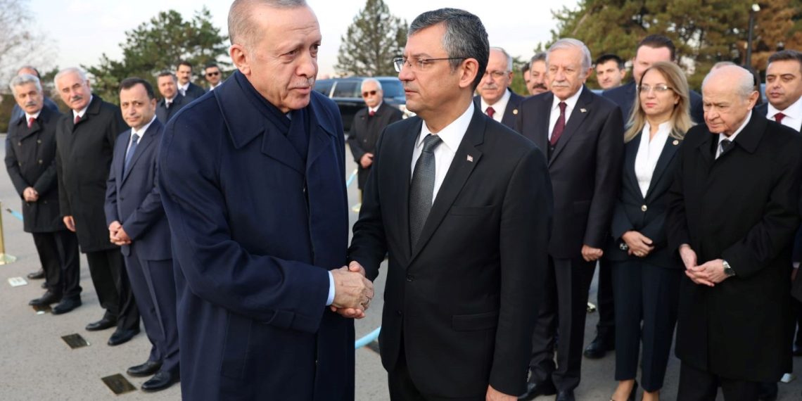 Cumhurbaşkanı Erdoğan ve CHP önderi Özel’den birinci kare