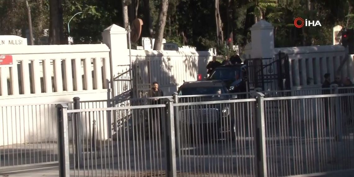 Cumhurbaşkanı Erdoğan’dan anne ve babasının kabrine ziyaret