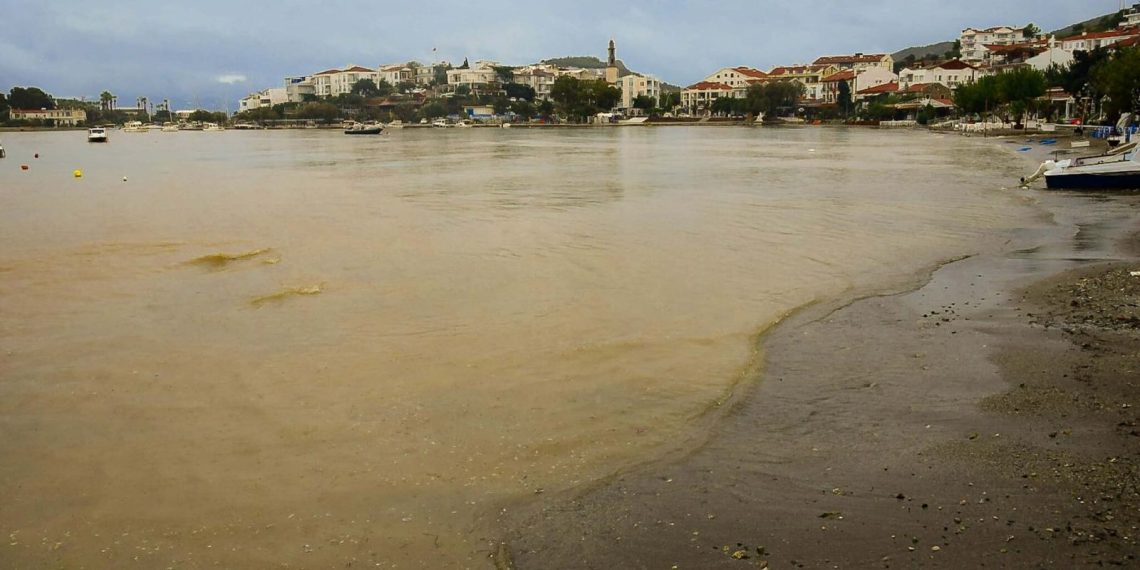 Datça’da denizin rengi değişti