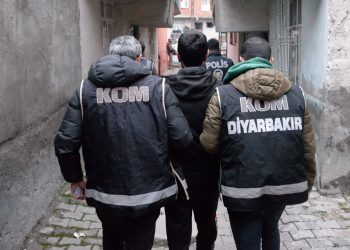 Diyarbakır’da ”Elek” operasyonu: 9 gözaltı