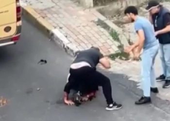 Dolmuş sürücüsünden yolcuya dayak