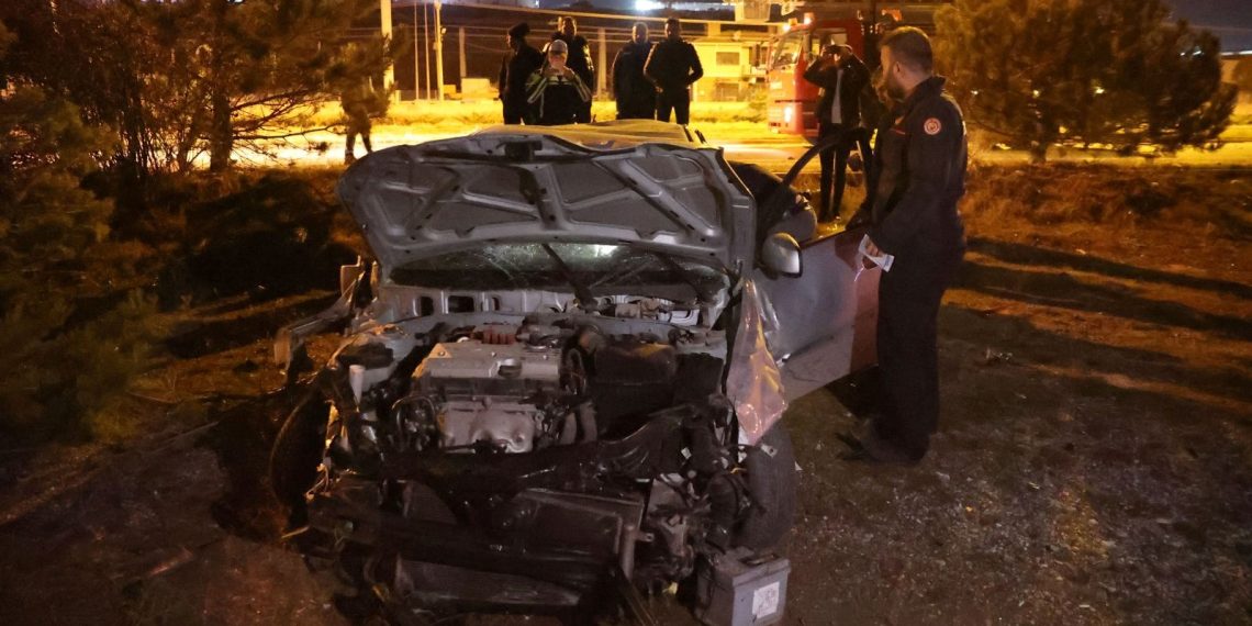 Eşini döverek hastanelik etti, kaçarken kaza geçirdi