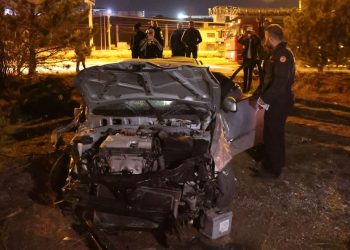 Eşini döverek hastanelik etti, kaçarken kaza geçirdi