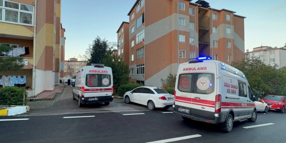 Eşini öldürüp oğlunu ağır yaraladı