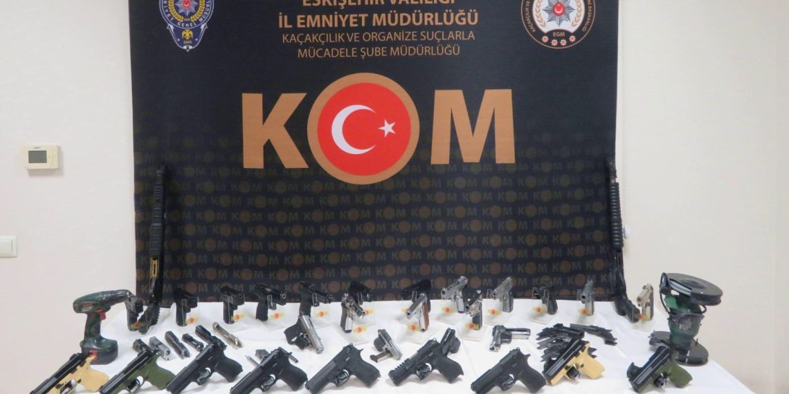 Eskişehir’de yasa dışı silah ticareti operasyonu
