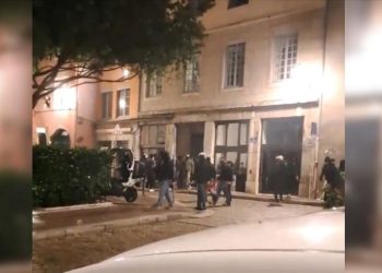 Fransa’da çok sağcılar Filistin temalı konferansı basarak 3 kişiyi yaraladı