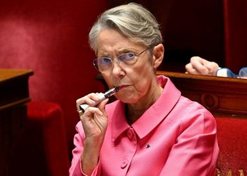 Fransa’da plajlarda ve ormanlarda sigara kullanımı yasaklanacak