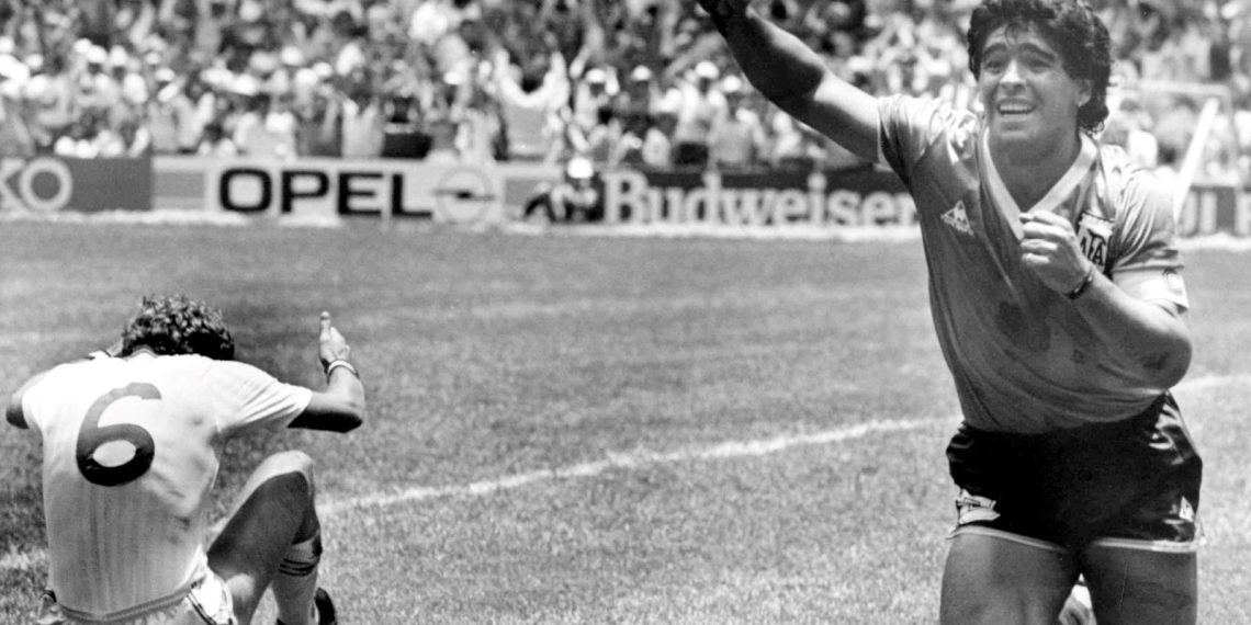 Futbol efsanesi Maradona anılıyor: Maradona ne vakit, kaç yaşında öldü?