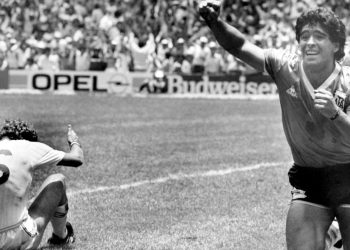 Futbol efsanesi Maradona anılıyor: Maradona ne vakit, kaç yaşında öldü?