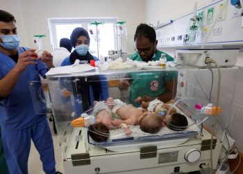 Gazze’deki Şifa Hastanesi’nden çıkarılan 28 prematüre bebek Mısır’da tedavi görecek