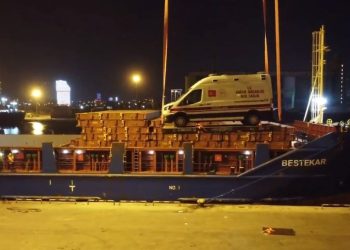 Gazze’ye sıhhat gereçleri taşıyan gemi İzmir’den yola çıktı