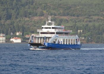 Gökçeada ve Bozcaada feribot seferlerine fırtına mahzuru