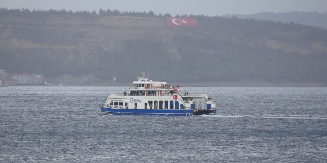 Gökçeada ve Bozcaada’ya tüm feribot seferleri iptal edildi