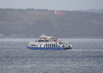 Gökçeada ve Bozcaada’ya tüm feribot seferleri iptal edildi