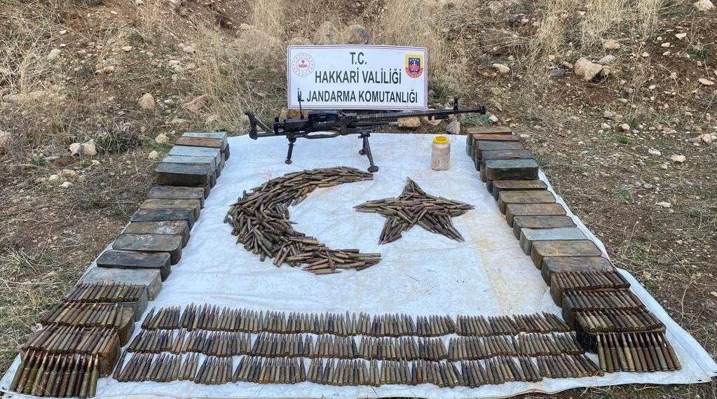Hakkari’de PKK’lı teröristlere ilişkin silah ve mühimmat ele geçirildi