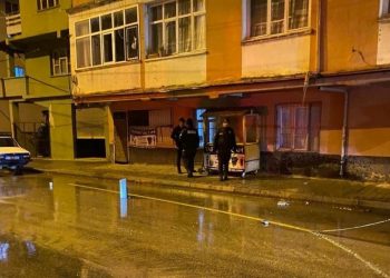 Hengameyi izleyen genci “Ne bakıyorsun?” diyerek vurdular