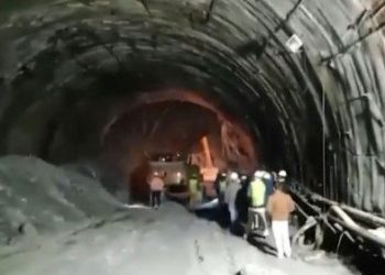 Hindistan’da tünel inşaatında göçük: En az 40 emekçi mahsur