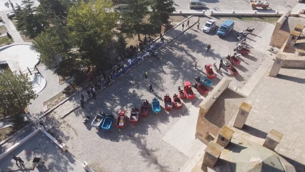 İhsaniye ilçesinde jandarma grupları 100 şoföre güvenlik trafik eğitimi verdi