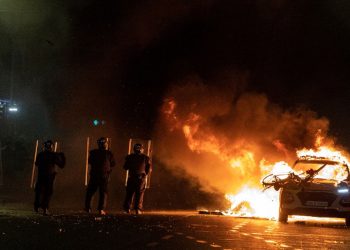 İrlanda’da bıçaklı taarruz sonrası yaşanan olaylarda 34 kişi gözaltına alındı