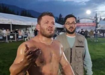 İsmail Balaban güreşten çekildi: Seyirciyle tartıştı, basın mensubuna manzara sildirdi