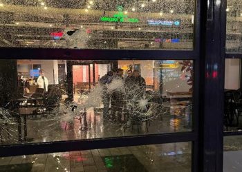 İsrail protestosunda olay çıktı: Kahve zinciri şubesinin camlarını kırdılar