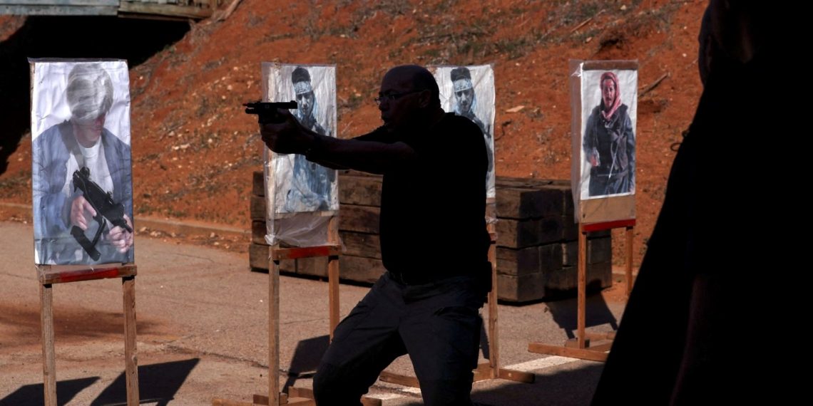 İsrail’de ferdi silahlanma rekoru: Müracaatlarda patlama yaşanıyor