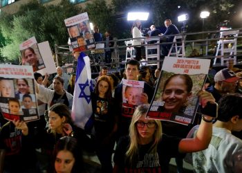 İsrailli esir yakınları Tel Aviv’de şov düzenledi