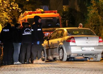 İstanbul’da acı olay: Park ettiği arabanın altında kalan şoför öldü