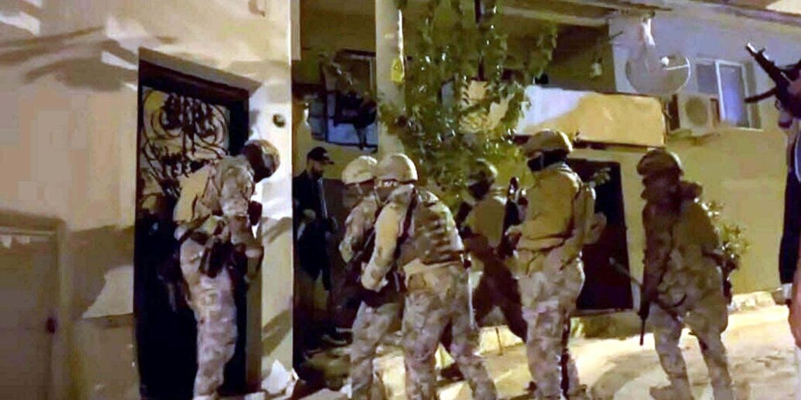 İzmir’de terör operasyonu: 8 gözaltı