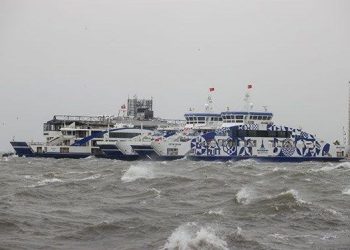 İzmir’de vapur seferleri iptal edildi
