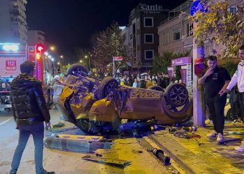 Kadıköy’de alkollü şoför ortalığı savaş alanına çevirdi: 1 yaralı