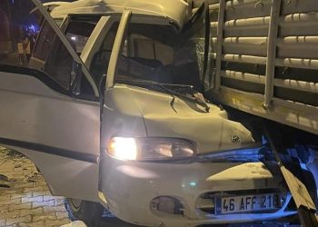 Kahramanmaraş’ta feci kaza: TIR’ın altına giren minibüs şoförü öldü