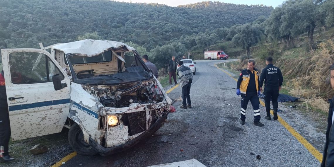 Kamyonet uçuruma devrildi: 2 meyyit