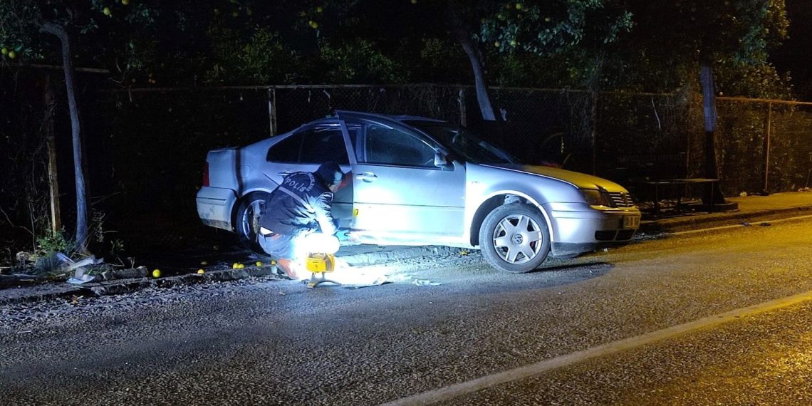 Kamyonla araba çarpıştı; 2 kişi öldü, 2 kişi yaralandı