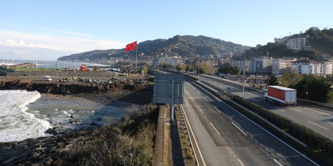 Karadeniz Kıyı Yolu Çayeli-Trabzon istikameti ulaşıma açıldı