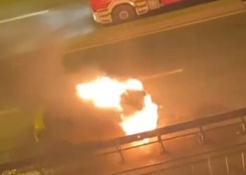 Kartal’da taksi alev alev yandı