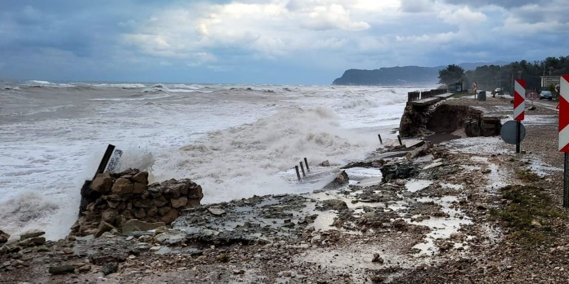 Kastamonu’da yük gemisi karaya oturdu