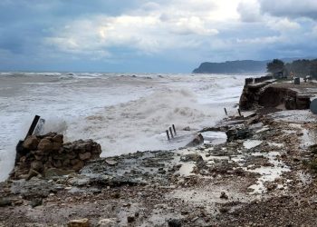 Kastamonu’da yük gemisi karaya oturdu