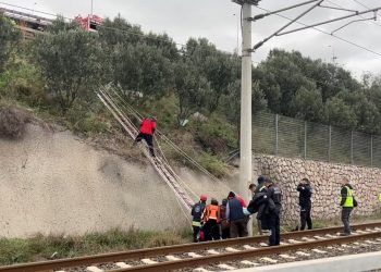 Kocaeli’de raylarda yürüyen vatandaşa Yüksek Süratli Tren (YHT) çarptı
