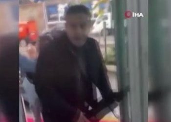 Kolej yöneticisinden, öğretmene şemsiyeli hücum