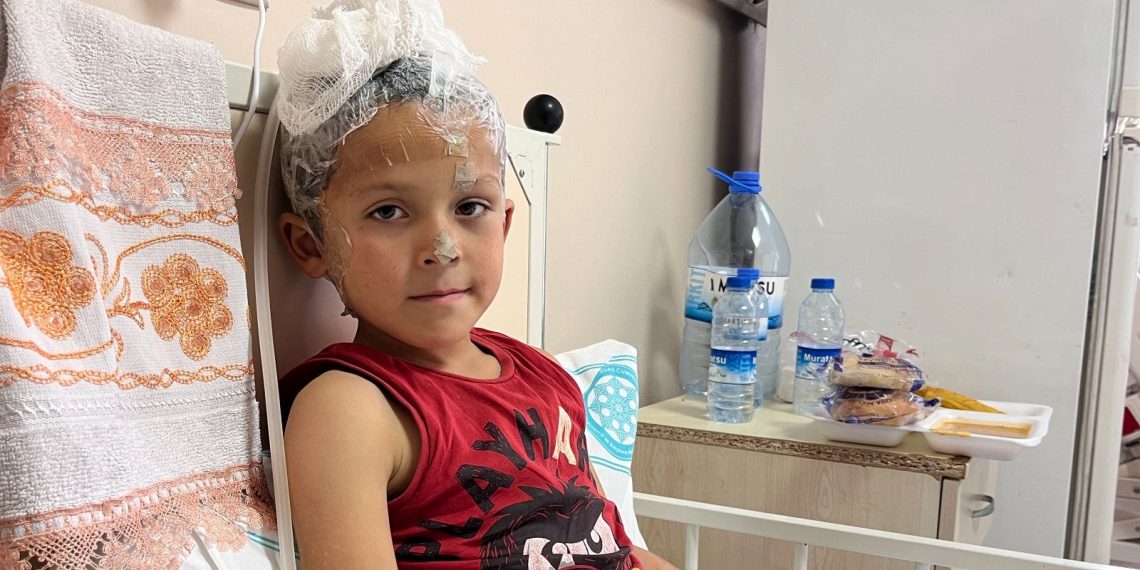 Köpeklerin saldırdığı 6 yaşındaki Buyruk, 3 ameliyat geçirdi