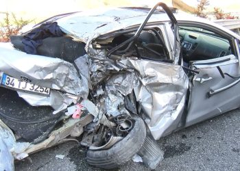 Kuzey Marmara Otoyolu’nda TIR arabaya çarptı: 1 meyyit, 4 yaralı