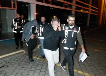 Lüks araçlarla uyuşturucu taşıyan 4 kişi tutuklandı