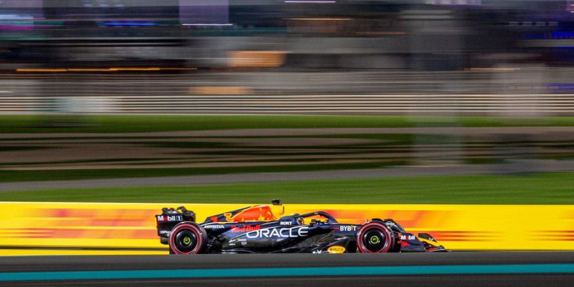 Max Verstappen dönemin son yarışını kazandı