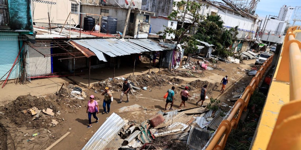 Meksika’nın Acapulco kenti, Otis Kasırgası’nın akabinde çöp yığınına döndü