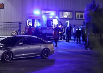 Mobilya fabrikasında yangın: 5 personel hastaneye kaldırıldı