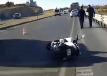 Motosikletli çift kaza kurbanı