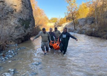 Odun toplarken dereye düşüp, öldü