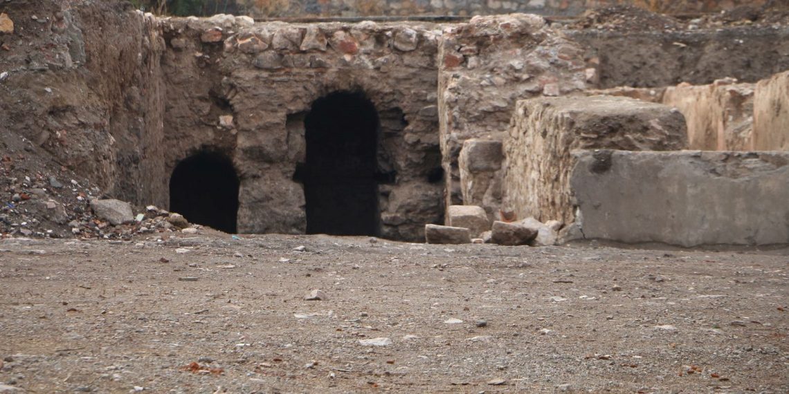 Okul temel hafriyatında 5 asırlık hamam ortaya çıktı