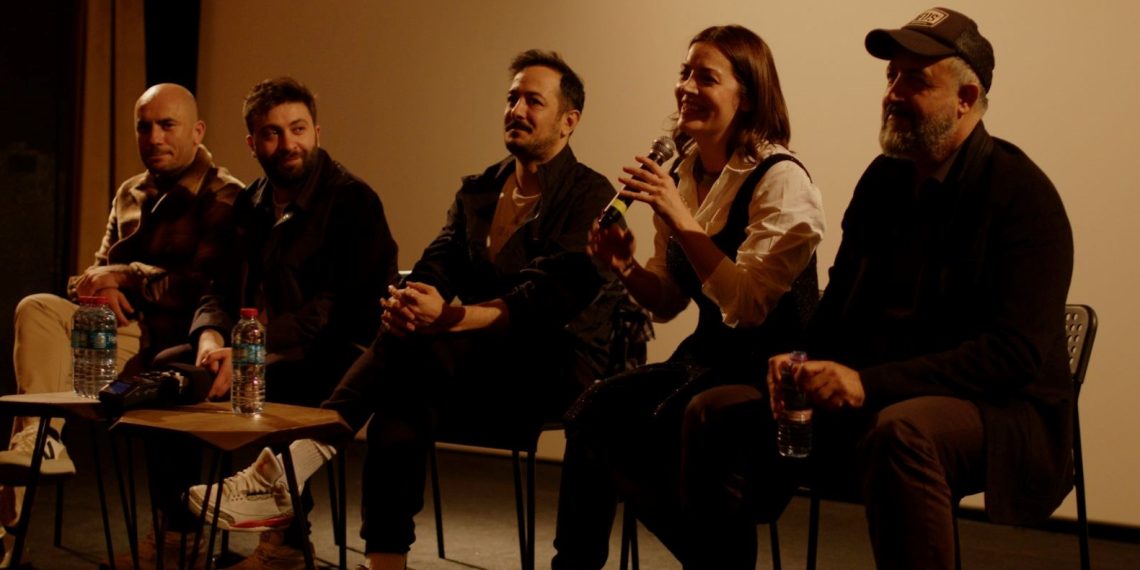 Ölümlü Dünya ekibi filmi seyirciyle birlikte seyretti